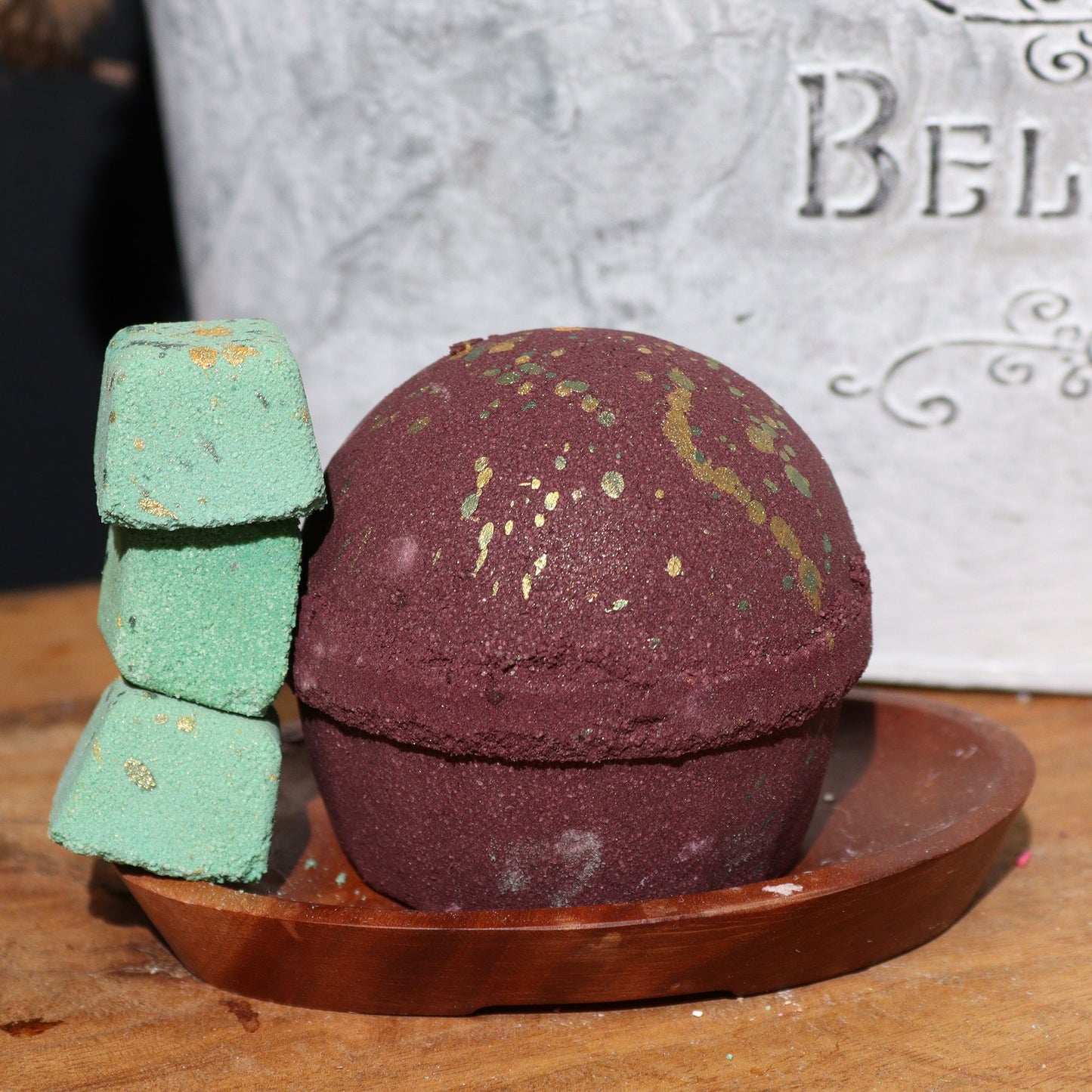 Dubai Bath Bomb - Emerald Oudh Truffle